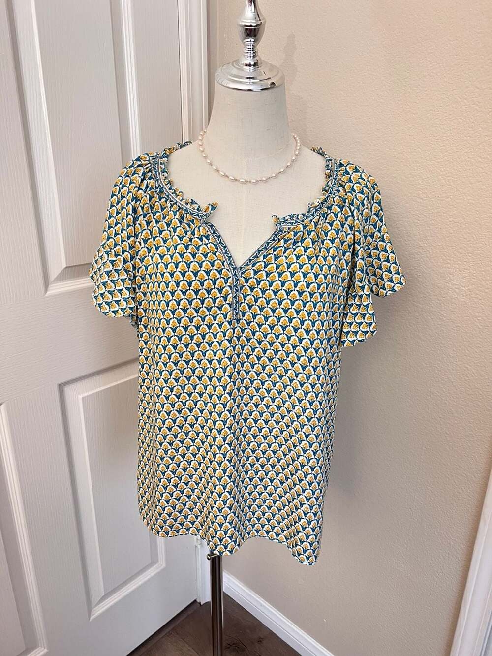 Max Studio Yellow Floral Ruffle Sleeve Split V-Neck Blouse Size XL